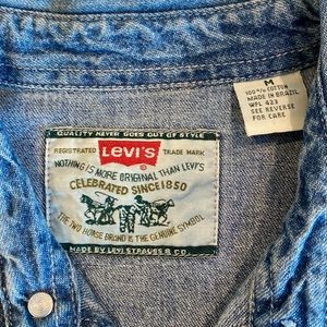 Levi’s Denim Long Sleeve Shirt Size M